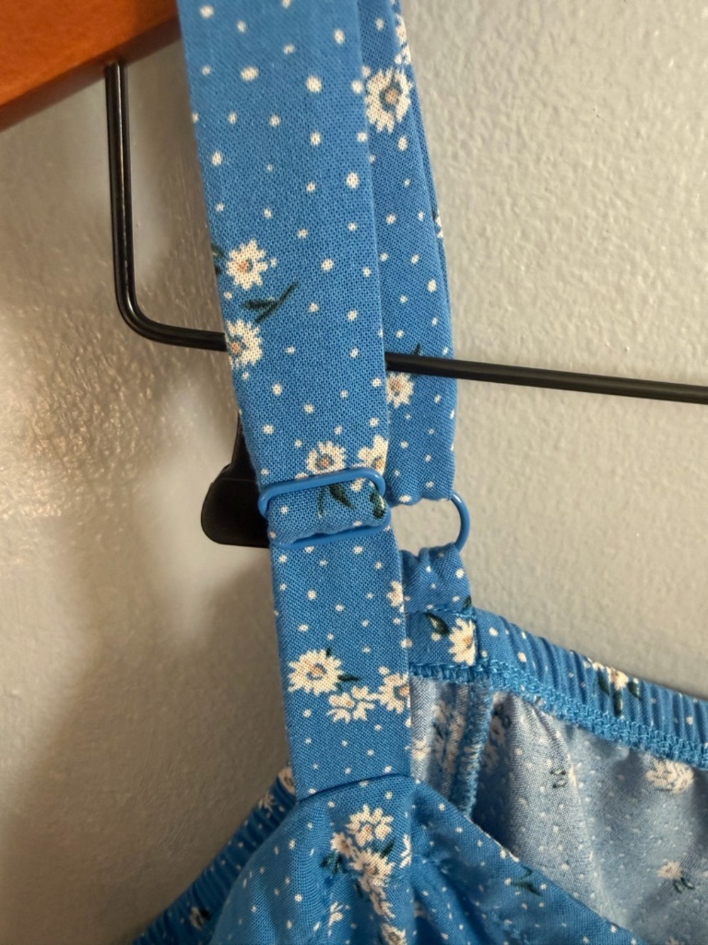 torrid 4 Blue Floral Tank Blouse Adjustable Straps 4X - Picture 5 of 7